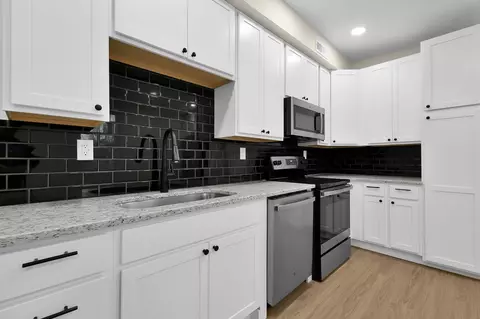 Kitchen - 845 E Wheeling St, Lancaster, OH 43130 photo 2 of 2