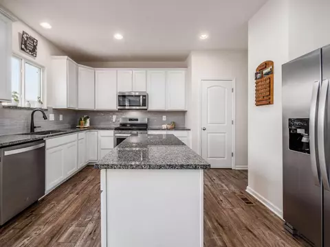 Kitchen - 854 Boulder Dr, Delaware, OH 43015 photo 1 of 4