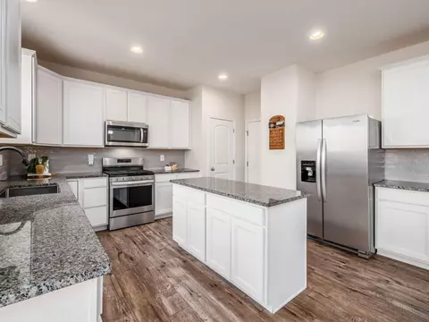 Kitchen - 854 Boulder Dr, Delaware, OH 43015 photo 3 of 4