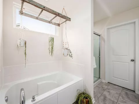 Bath - 854 Boulder Dr, Delaware, OH 43015 photo 4 of 5