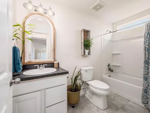 Bath - 854 Boulder Dr, Delaware, OH 43015 photo 2 of 5
