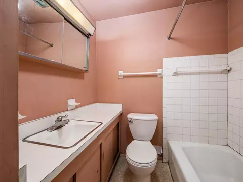 Bath - 255 E Kossuth St #A, Columbus, OH 43206 photo 2 of 2