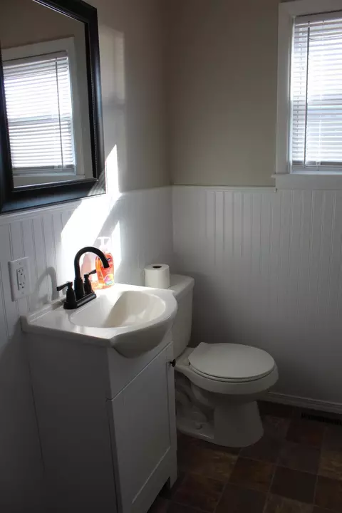 Bath - 113 Hamilton Ave, Hebron, OH 43025 photo 2 of 2