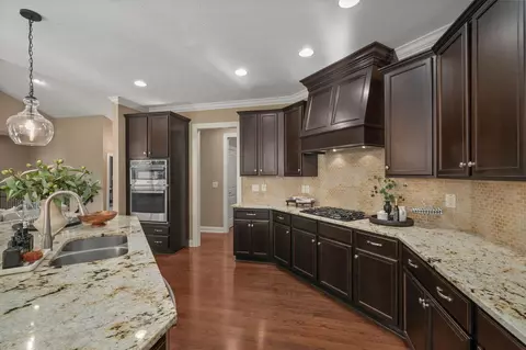 Kitchen - 2270 Maple Leaf Cir, Blacklick, OH 43004 photo 6 of 11