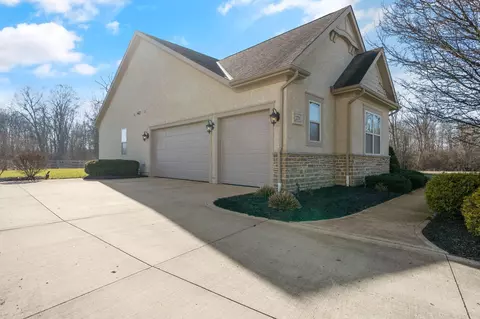 Exterior - 2270 Maple Leaf Cir, Blacklick, OH 43004 photo 5 of 13