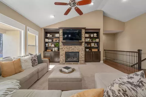 Living - 2270 Maple Leaf Cir, Blacklick, OH 43004 photo 7 of 8