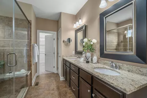 Bath - 2270 Maple Leaf Cir, Blacklick, OH 43004 photo 5 of 10