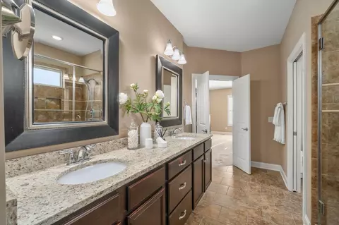 Bath - 2270 Maple Leaf Cir, Blacklick, OH 43004 photo 7 of 10