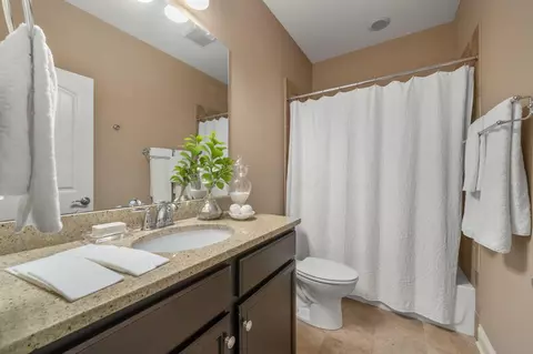 Bath - 2270 Maple Leaf Cir, Blacklick, OH 43004 photo 1 of 10