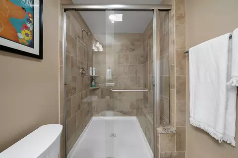 Bath - 2270 Maple Leaf Cir, Blacklick, OH 43004 photo 9 of 10