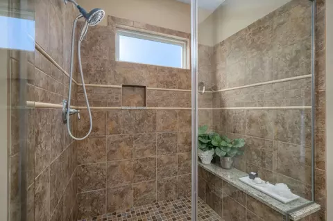 Bath - 2270 Maple Leaf Cir, Blacklick, OH 43004 photo 6 of 10