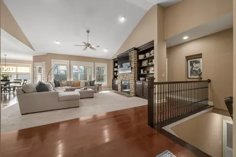Living - 2270 Maple Leaf Cir, Blacklick, OH 43004 photo 2 of 8