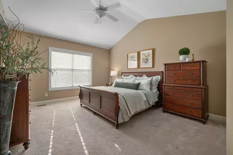 Bedroom - 2270 Maple Leaf Cir, Blacklick, OH 43004 photo 5 of 13