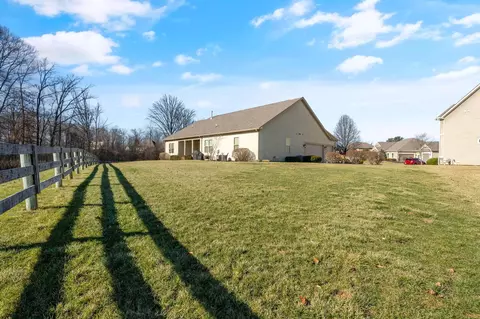 Exterior - 2270 Maple Leaf Cir, Blacklick, OH 43004 photo 7 of 13