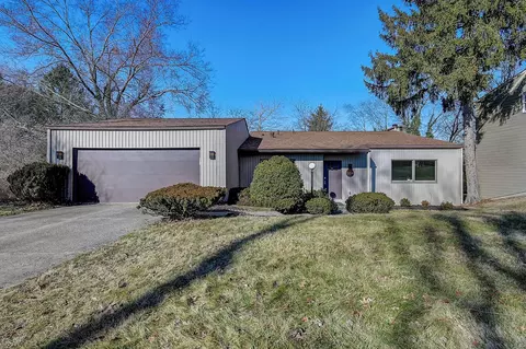 1284 Howell Dr, Newark, OH 43055