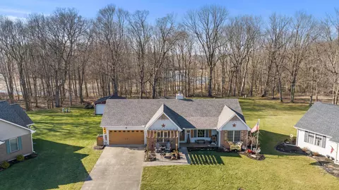 444 Wildflower Dr, Newark, OH 43055