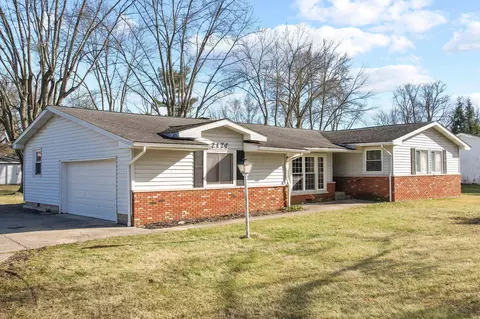 2174 Scenic Dr NE, Lancaster, OH 43130