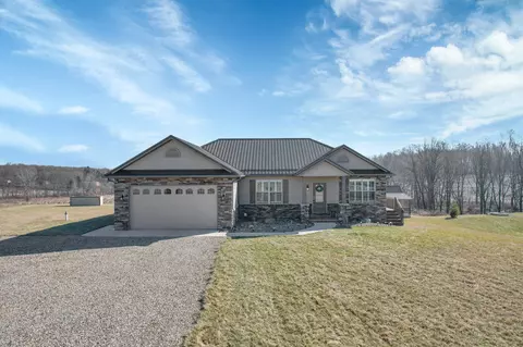 5006 Plantation Dr, Mount Vernon, OH 43050