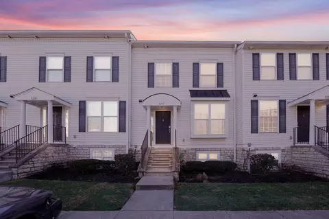 8207 Catalpa Ridge Dr, Blacklick, OH 43004