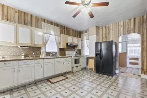 Kitchen - 134 E Mill St, Circleville, OH 43113 photo 2 of 2