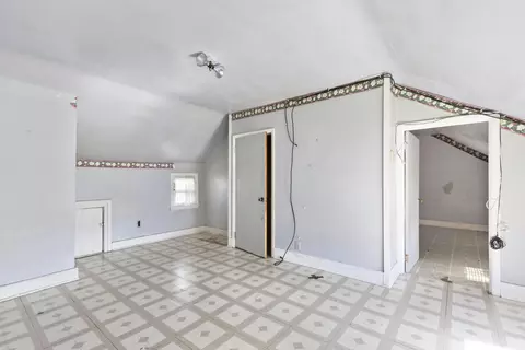 Bedroom - 134 E Mill St, Circleville, OH 43113 photo 5 of 5