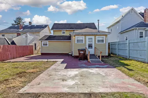 Exterior - 134 E Mill St, Circleville, OH 43113 photo 6 of 8