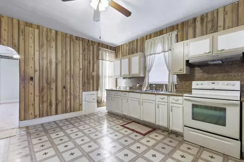 Kitchen - 134 E Mill St, Circleville, OH 43113 photo 1 of 2