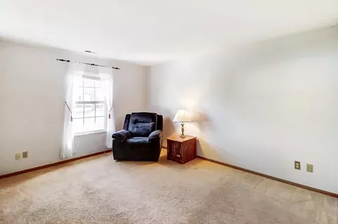 Bedroom - 1323 Hillview Cir E, Newark, OH 43055 photo 3 of 5