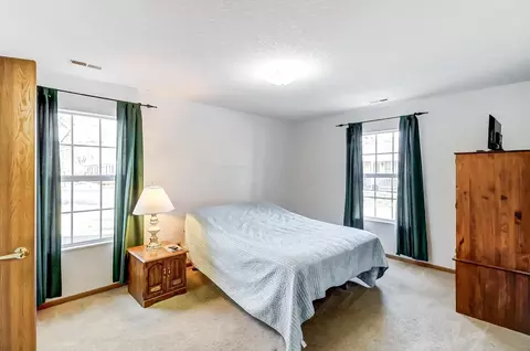 Bedroom - 1323 Hillview Cir E, Newark, OH 43055 photo 1 of 5