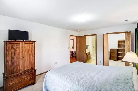 Bedroom - 1323 Hillview Cir E, Newark, OH 43055 photo 2 of 5