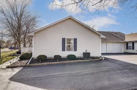 Exterior - 1323 Hillview Cir E, Newark, OH 43055 photo 4 of 6