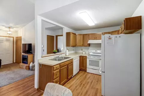 Kitchen - 1323 Hillview Cir E, Newark, OH 43055 photo 2 of 5