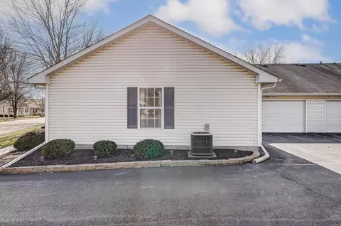 Exterior - 1323 Hillview Cir E, Newark, OH 43055 photo 5 of 6