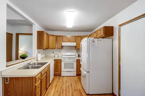 Kitchen - 1323 Hillview Cir E, Newark, OH 43055 photo 3 of 5