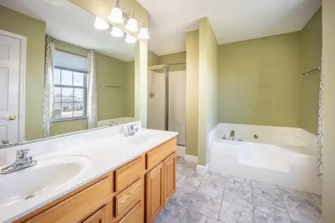 Bath - 3322 Gooding Rd, Marion, OH 43302 photo 2 of 3