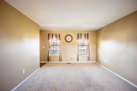 Living - 3322 Gooding Rd, Marion, OH 43302 photo 4 of 4