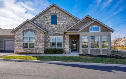 514 Stoneshire, Pataskala, OH 43062