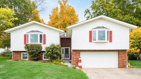5390 Highview Dr, Zanesville, OH 43701
