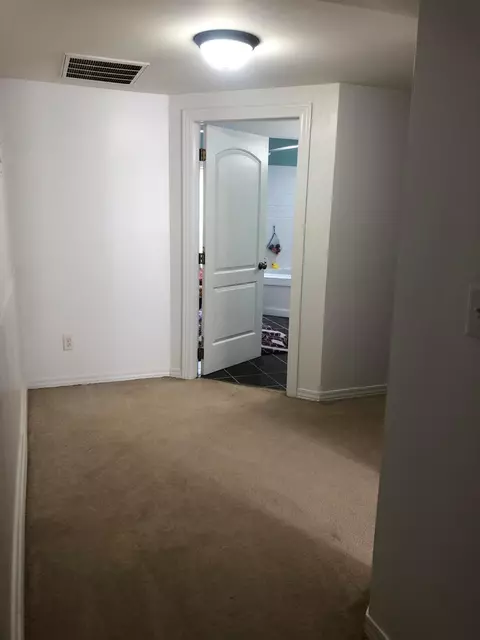 Entry Way - 420 S State St, Marion, OH 43302 photo 5 of 6