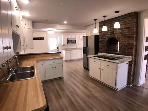 Kitchen - 420 S State St, Marion, OH 43302 photo 4 of 7