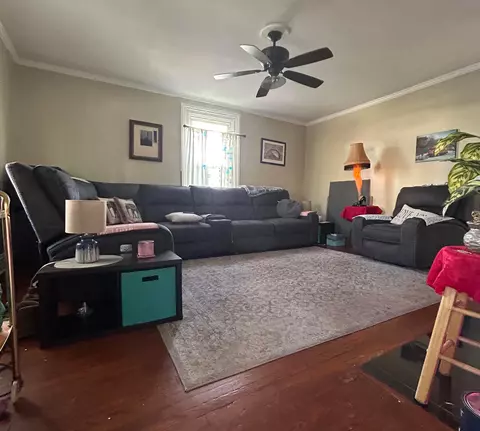Living - 143 W Union St, Circleville, OH 43113 photo 2 of 4
