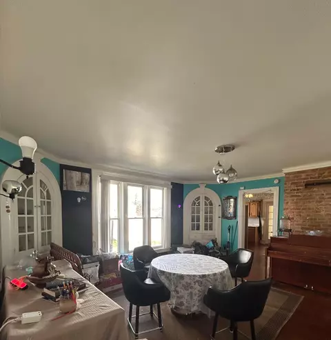 Dining - 143 W Union St, Circleville, OH 43113 photo 1 of 2