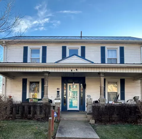 Exterior - 143 W Union St, Circleville, OH 43113 photo 2 of 8