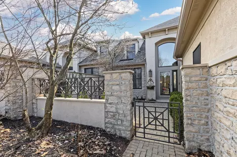 4916 Stonehaven Dr, Columbus, OH 43220