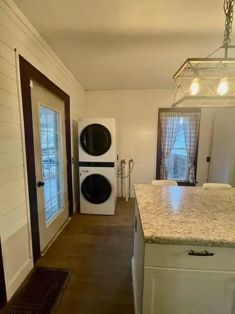 Bath - 97 E 6th St, Fredericktown, OH 43019 photo 1 of 4