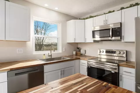 Kitchen - 1195 Dunkel Rd, Circleville, OH 43113 photo 2 of 4
