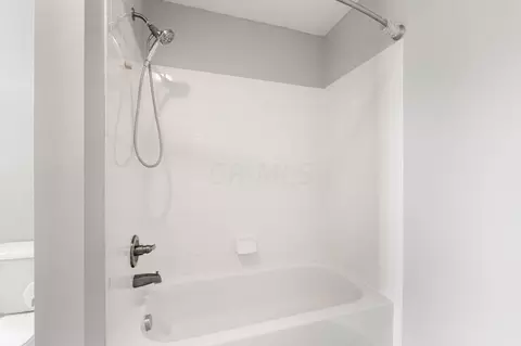 Bath - 4501 Switchback Trl, Columbus, OH 43228 photo 6 of 9