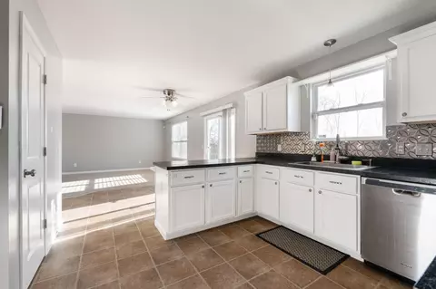 Kitchen - 4501 Switchback Trl, Columbus, OH 43228 photo 4 of 6
