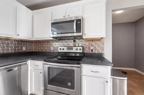 Kitchen - 4501 Switchback Trl, Columbus, OH 43228 photo 3 of 6
