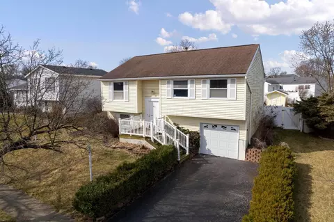 4426 Hickory Wood Dr, Columbus, OH 43228